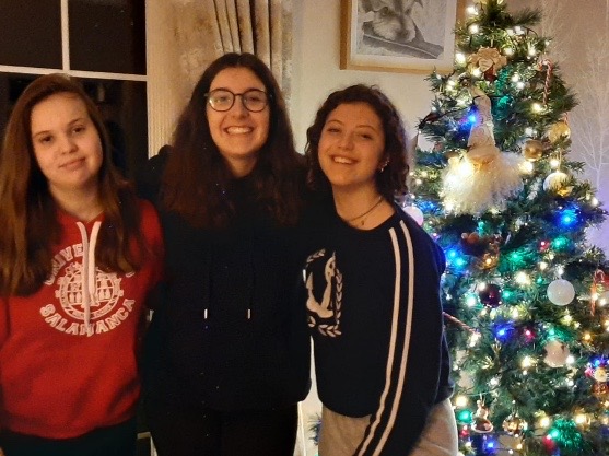 Chiara host sisters